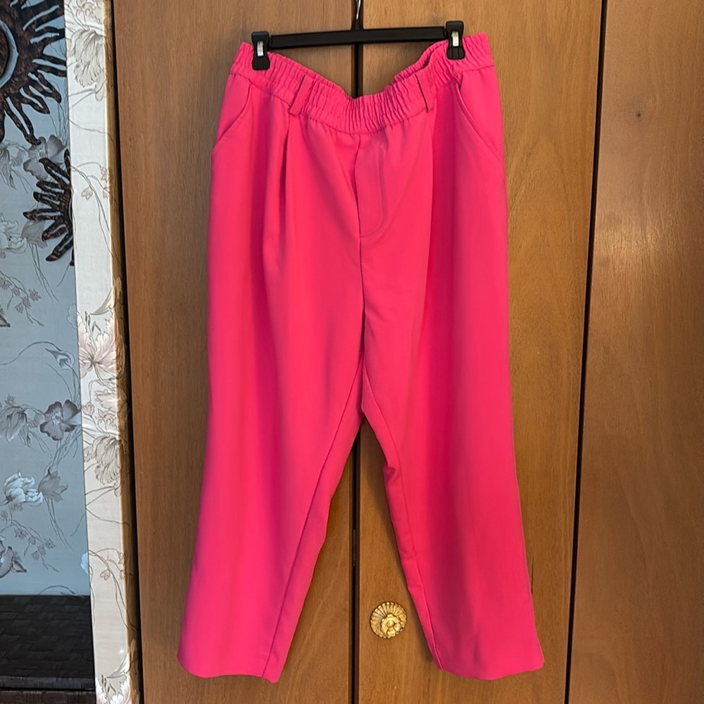 Hot pink crop dress pants size 1x.